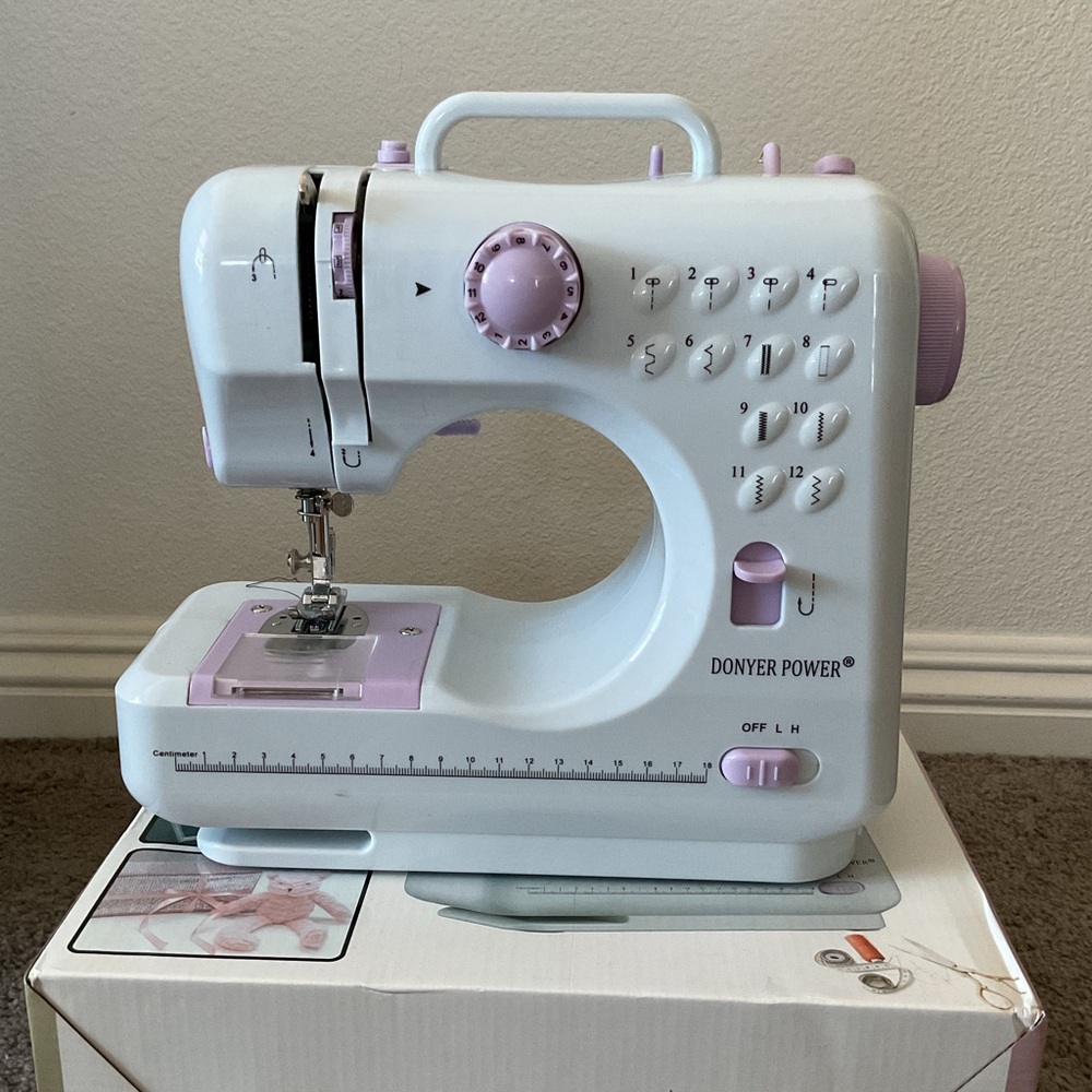 Mini Sewing Machine